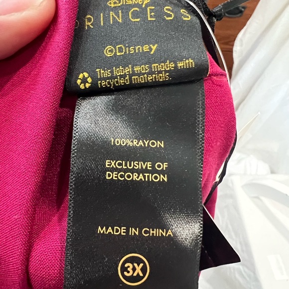 NWT-Her Universe/red Disney Belle short sleeve buttons/ tie top 3X - Picture 13 of 13